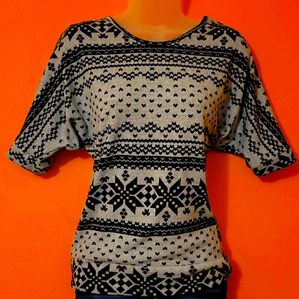 Rue 21 Grey Patterned Sweater Top
